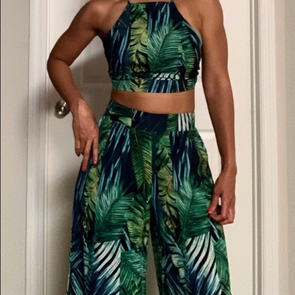 Cute 2 piece - Picture 3 of 8